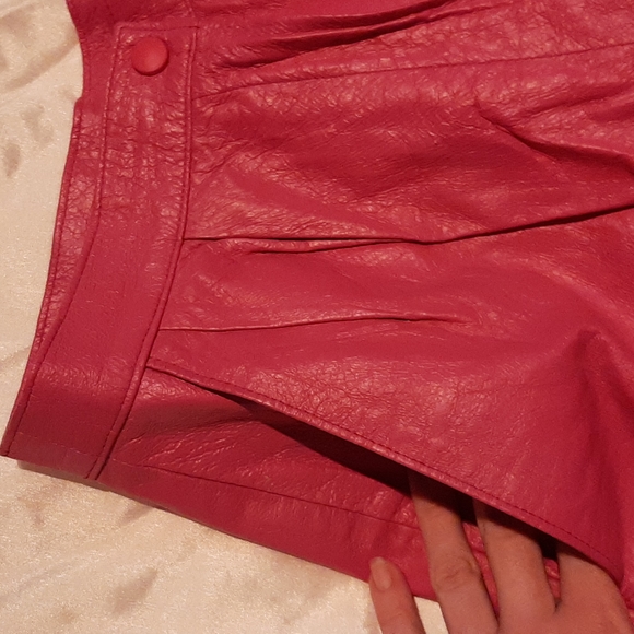 Vintage Danier leather shorts - Picture 5 of 5